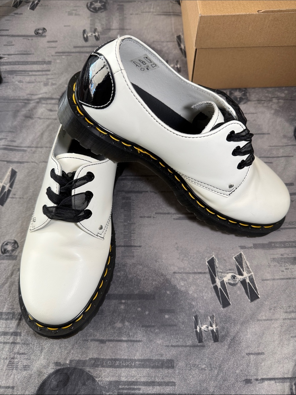 DR MARTEN 1461 PATENT HEARTS SZ 9 UK 7 RARE EUC